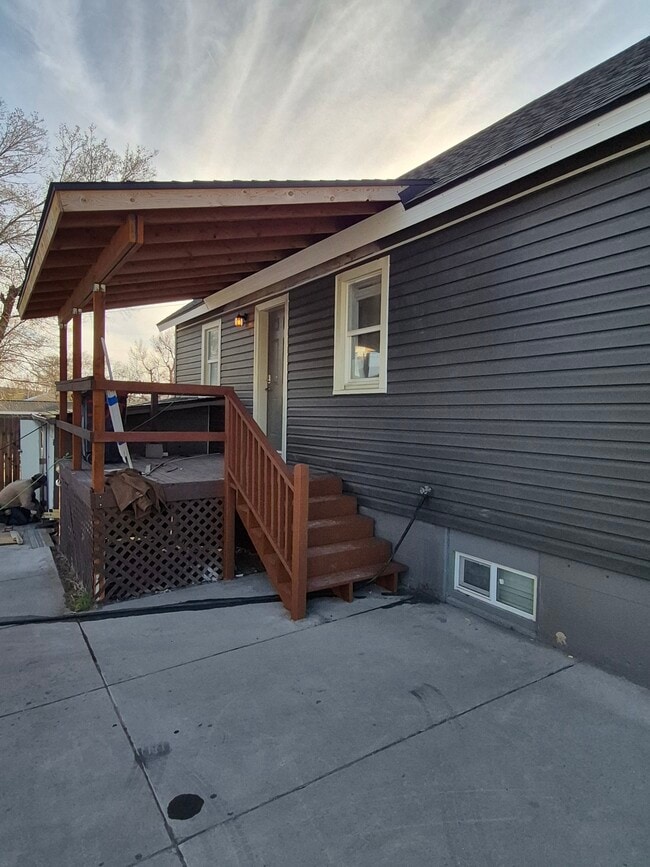 Building Photo - 509 Swan St