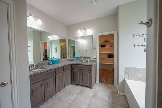 Building Photo - 6825 Jamestown St