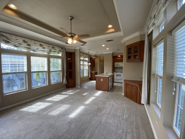 Building Photo - 47 Freedom Dr