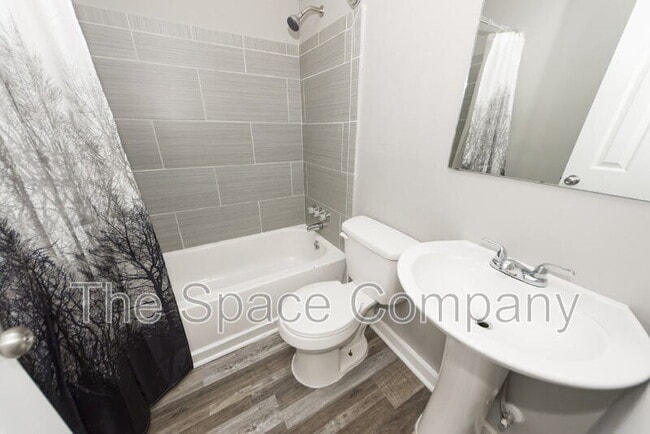 Building Photo - 209 Testament Ln