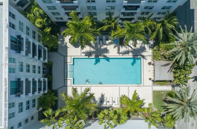 Building Photo - 2401 NE 65th St