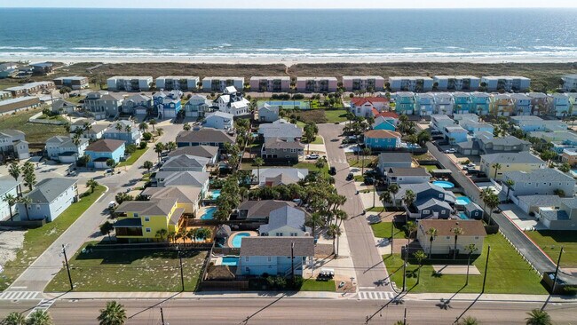 Building Photo - 607 Sand Key Dr