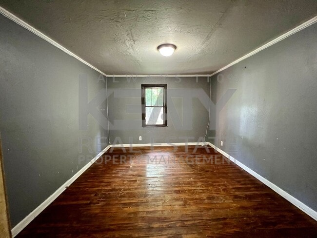 Building Photo - COMING SOON! 3 Bedroom, 2 Bathroom Home of...