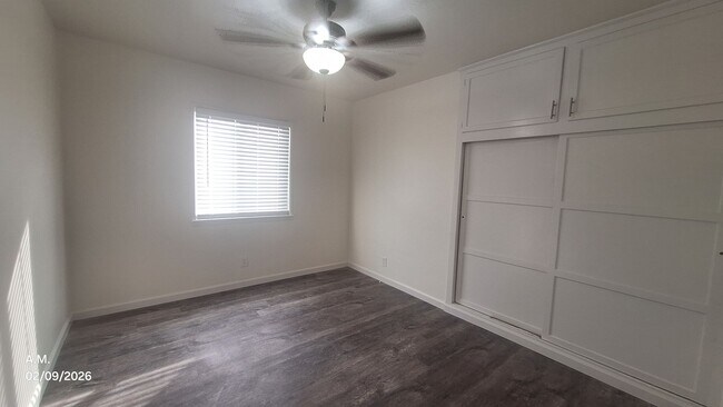 Building Photo - 4003-4007