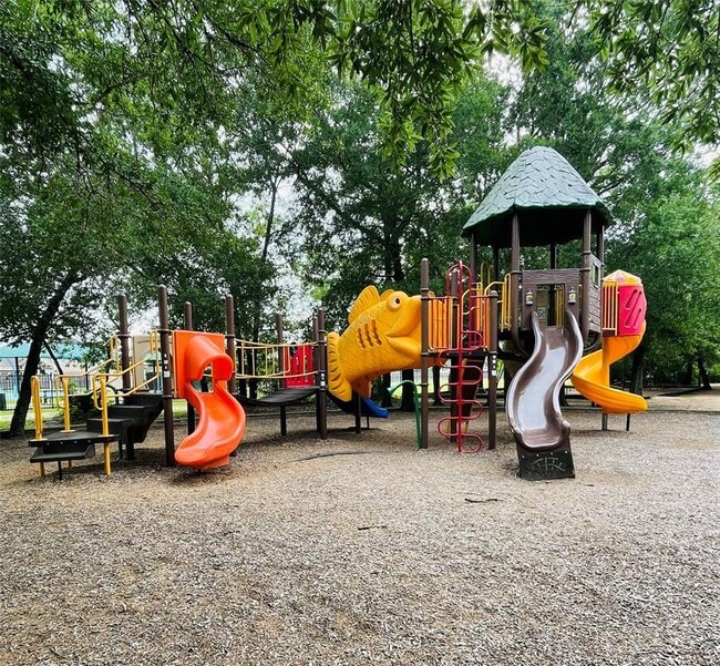 Building Photo - 3300 Pebblebrook Dr