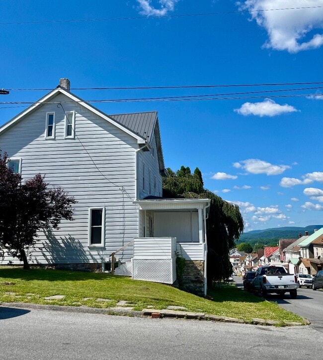 Building Photo - 1301-03 2nd Ave