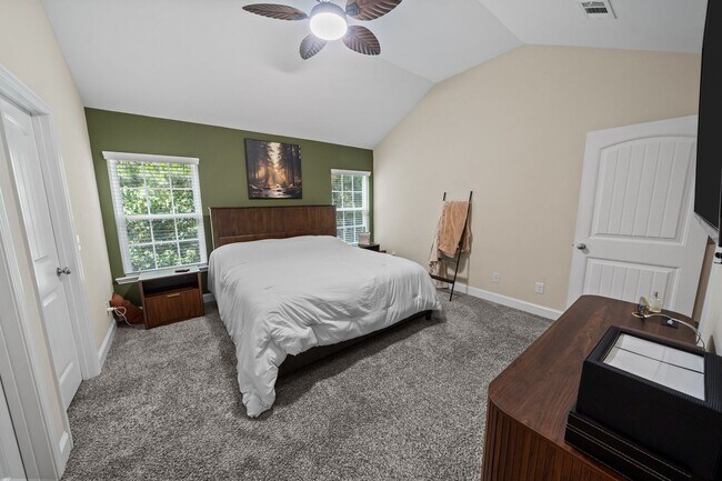 Building Photo - 3 Bedroom Townhome Across from Richmond Hill Golf Club