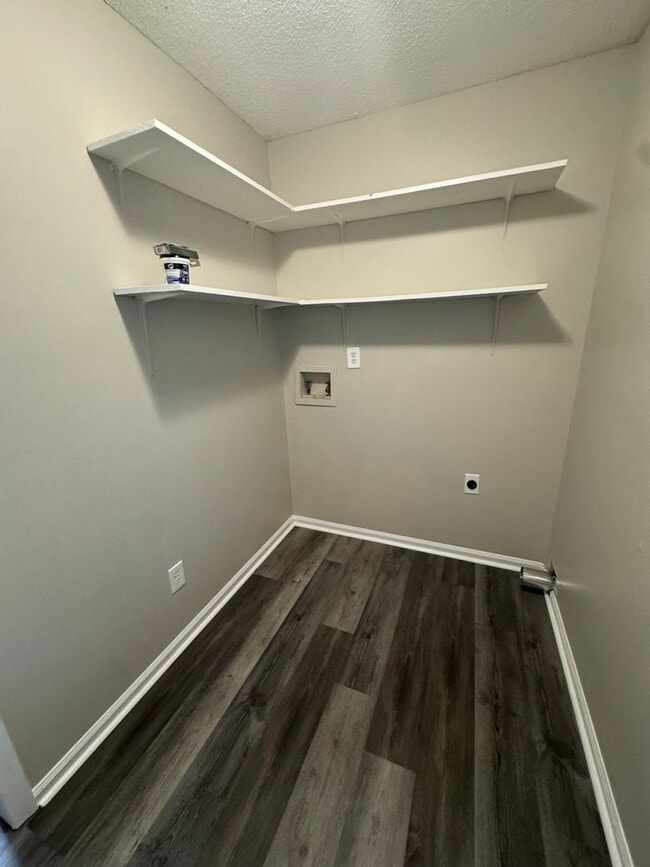 Building Photo - Great three bedroom, two bath house. Great...