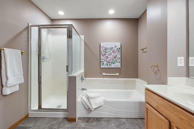 Building Photo - 9649 Alvarado Ln N