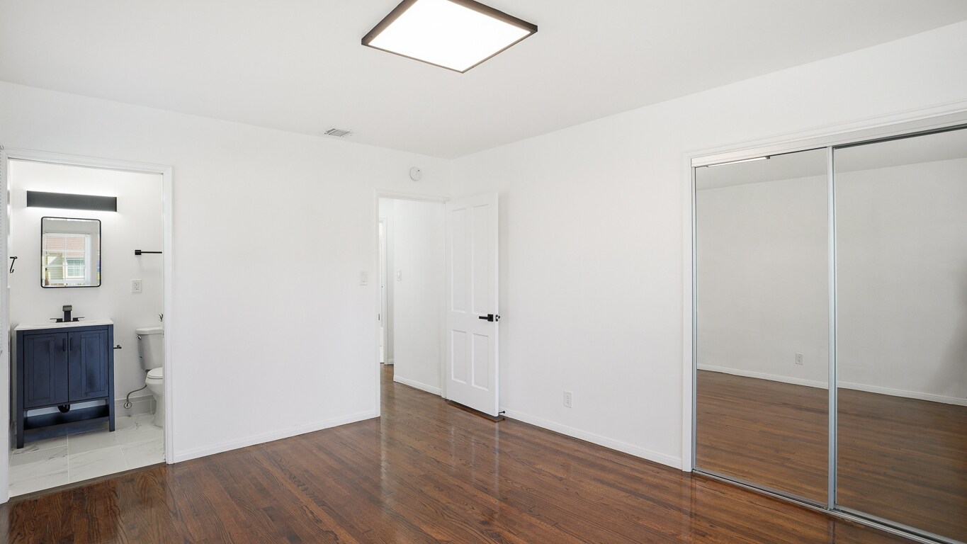 Building Photo - 3936 S Victoria Ave