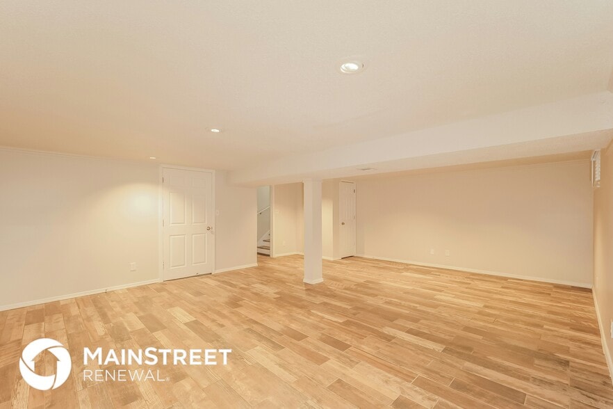 Building Photo - 400 NE Lee Dr