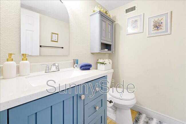 Building Photo - 42 Nottingham Way