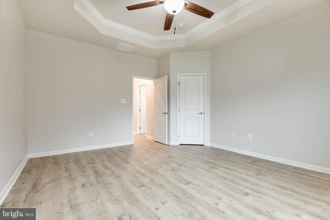 Building Photo - 2805 Fredericksburg Rd