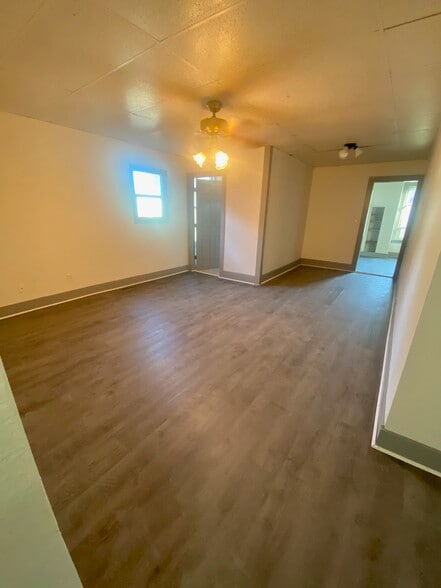 Building Photo - 2502 E Hartson Ave