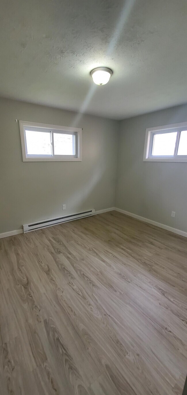 Building Photo - 271 Kendall Ave