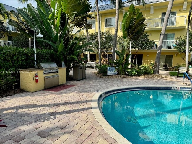 Building Photo - 151 NE 16th Ave