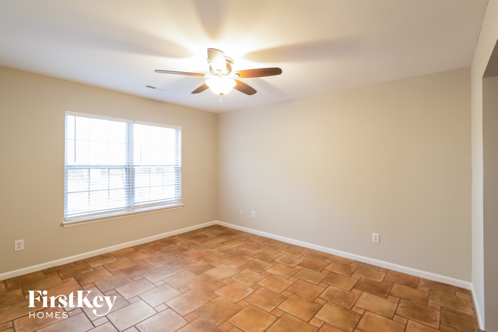 Building Photo - 7873 Sabalridge Dr