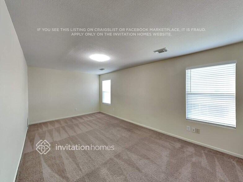 Building Photo - 1818 Day Lily Way