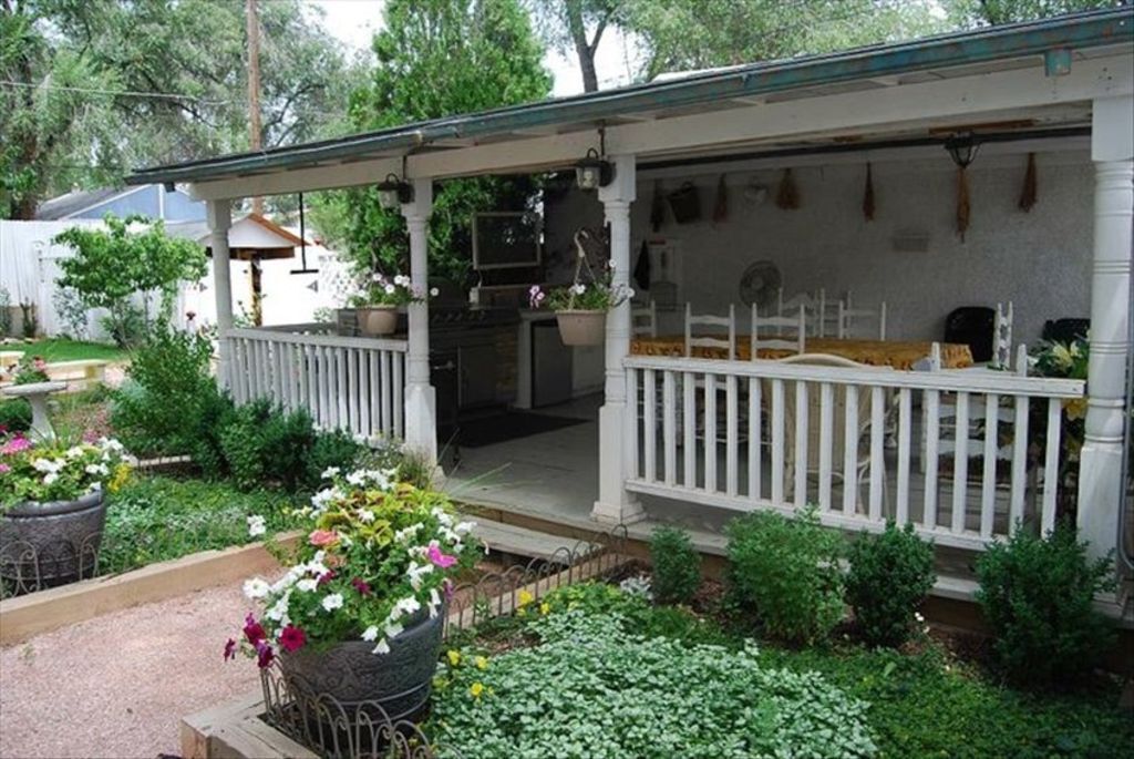 Outdoor Kitchen - 1034 E Platte Ave