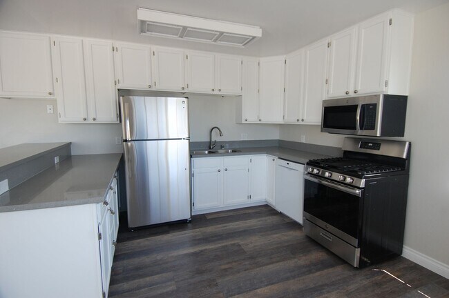 Building Photo - 142 W Marquita
