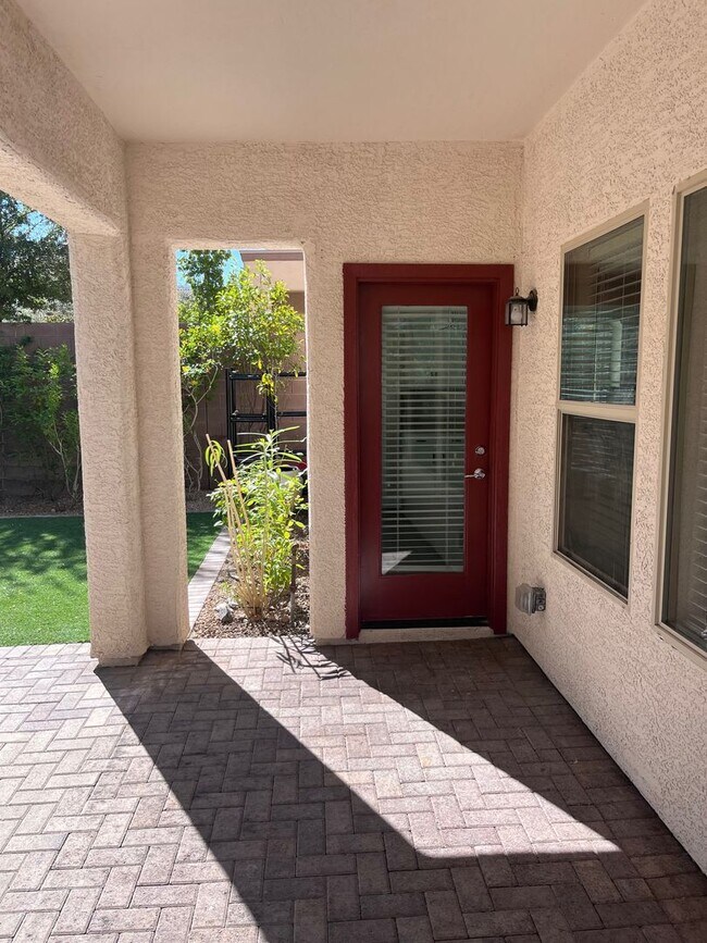 Building Photo - Wonderful 4-Bedroom Home with Loft & Den i...
