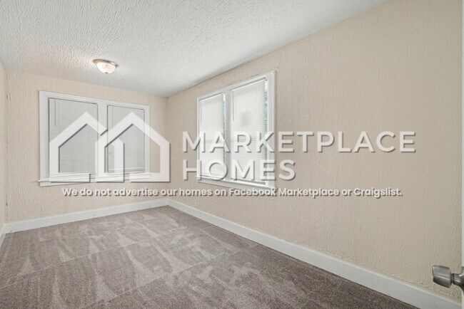 Building Photo - 15710 Northlawn St