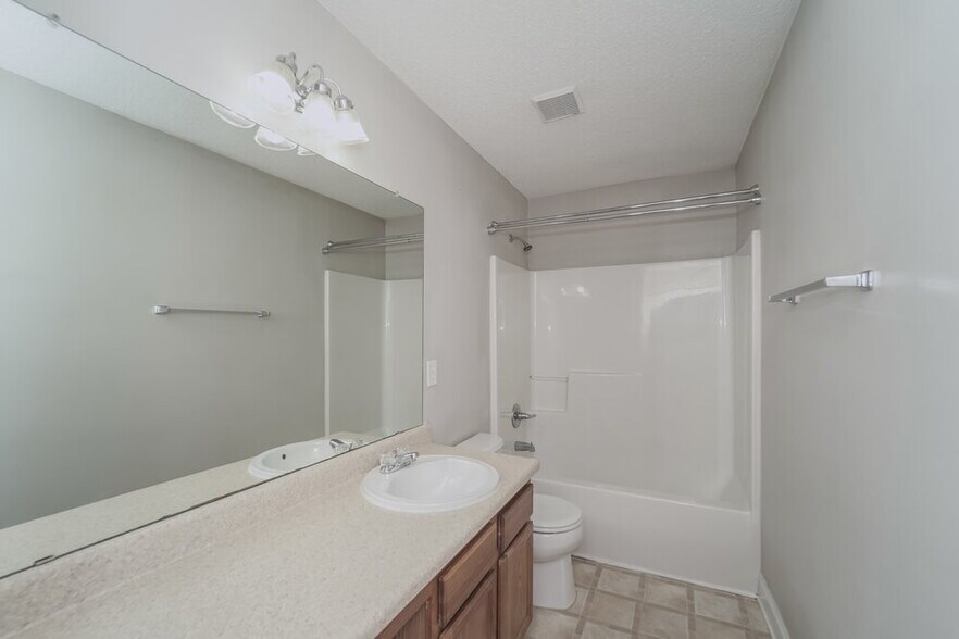 Building Photo - 13636 Coram Pl