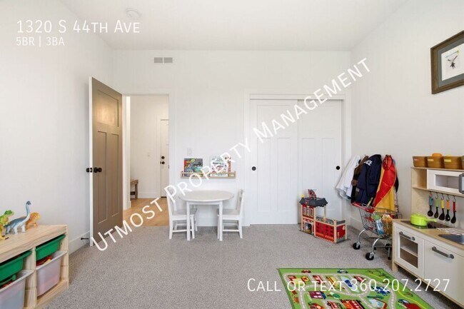 Building Photo - 1320 South 44th Ave