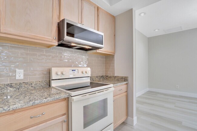 Building Photo - 7340 Pine Creek Way