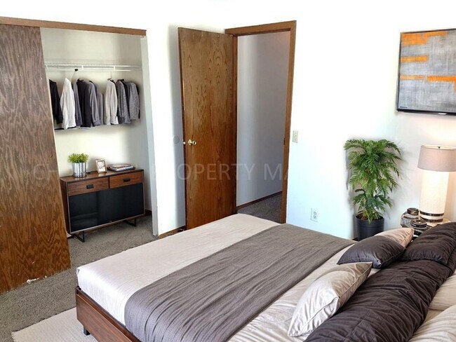 Building Photo - 2 BD - WHEN LOCATION, COMMUNITY AND PRICE MATTER...THIS IS THE PLACE FOR YOU!