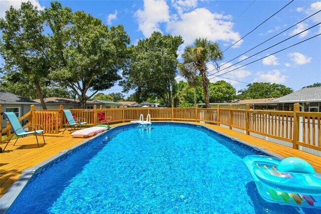 Building Photo - 2221 Calexico Way S