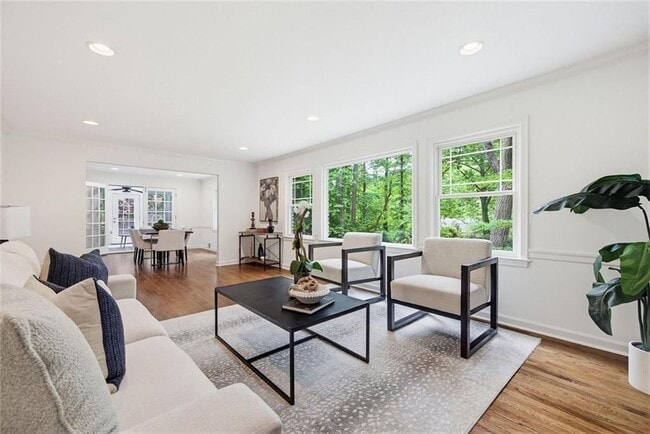 Building Photo - 445 Forest Hills Dr