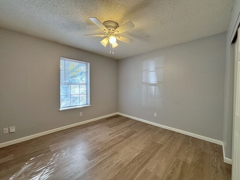 Building Photo - 2641 Maverick Ln