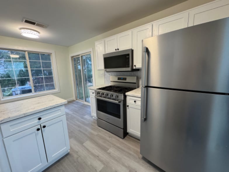 Building Photo - 323 Sheffield Ct