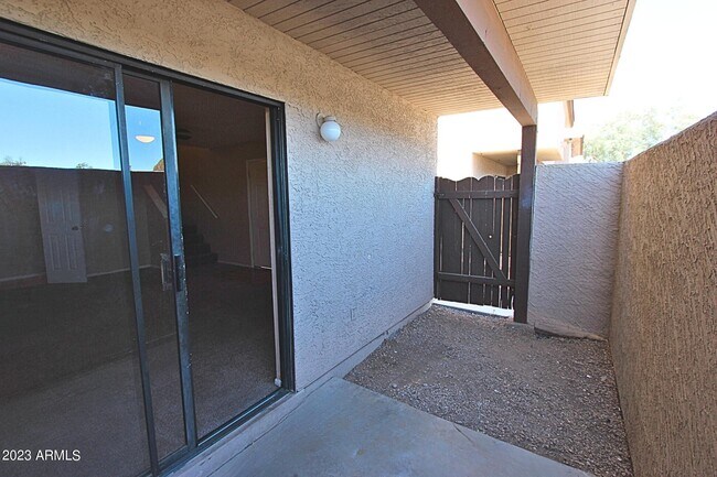 Building Photo - 410 E 9th Ave