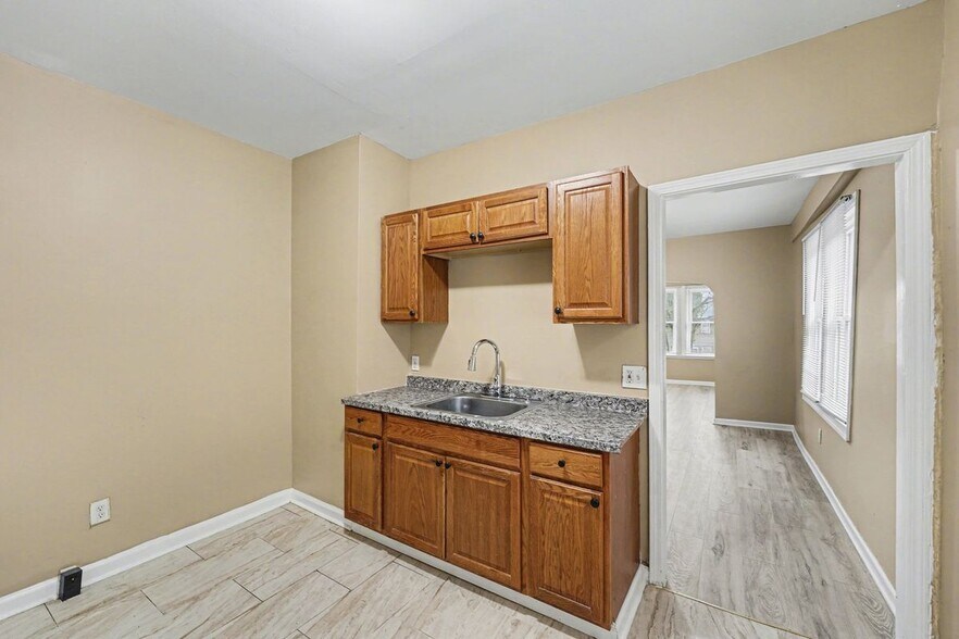 Building Photo - 3226 Carter St