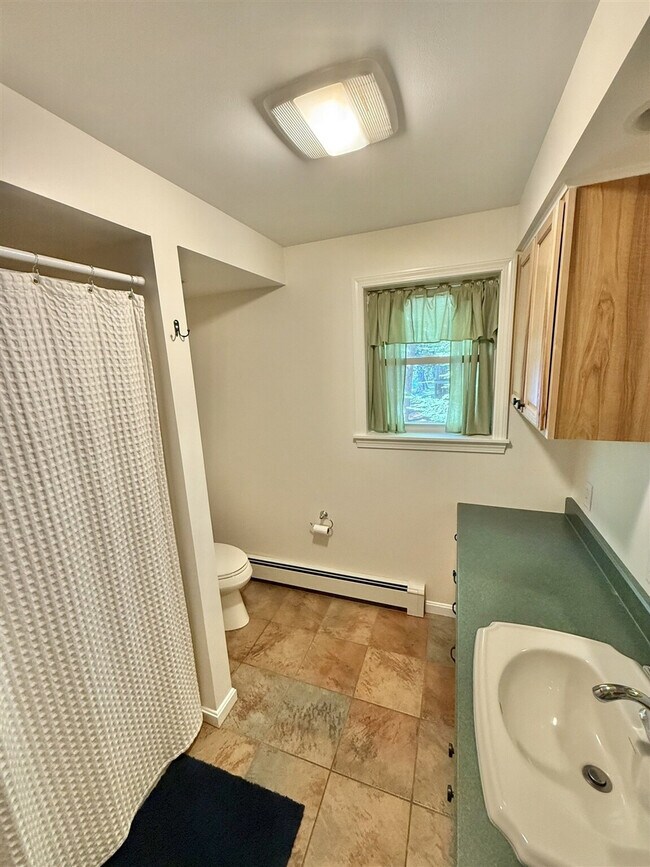 Building Photo - 164 Pine Point Rd