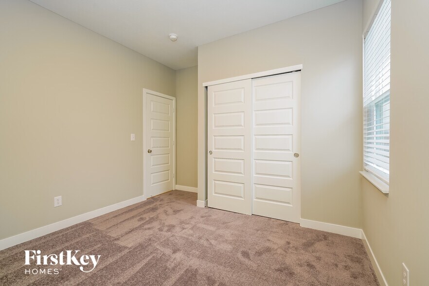 Building Photo - 3656 Locust Dr