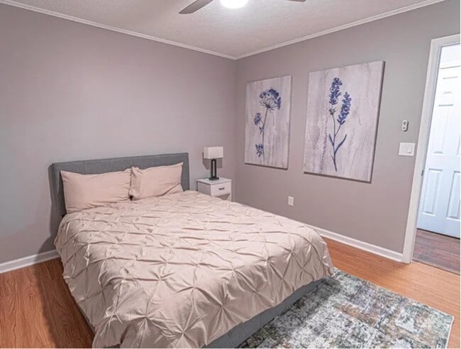 Building Photo - 356 Kingview Dr