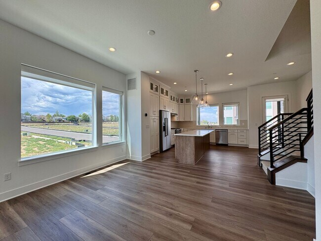 Building Photo - 706 Saddle Dr