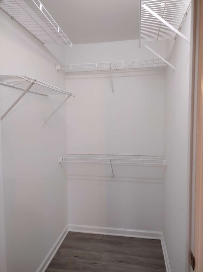 Building Photo - Beautiful, Maintenance Free Main Level Condominium in Ivy Glen!