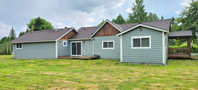 Building Photo - 3 Bedroom Home in Sedro Woolley Available Now
