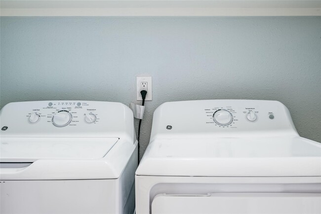 Building Photo - 1208 Avenue K