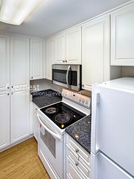 Building Photo - 2520 Walters Way