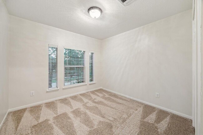 Building Photo - 2350 Seamist Cir