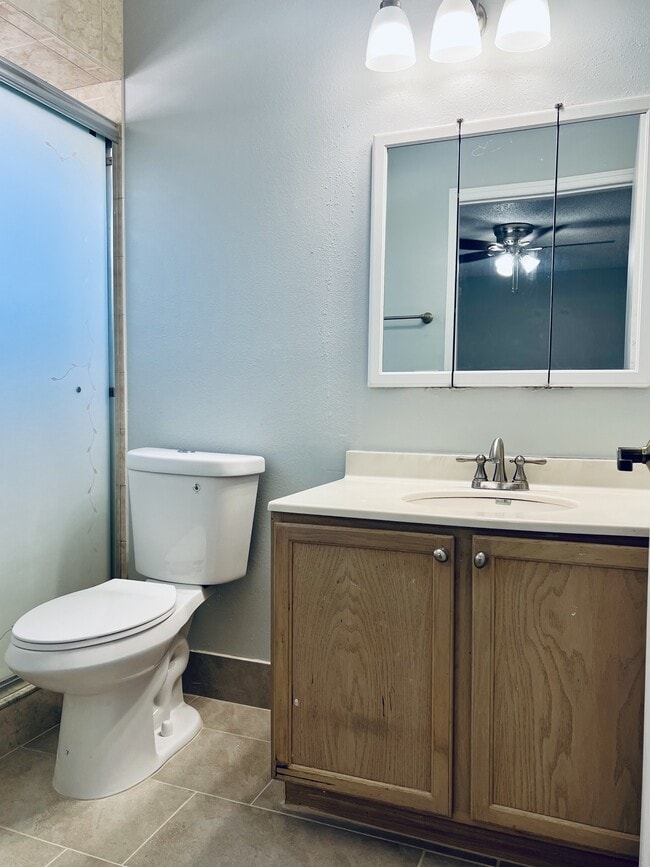 Building Photo - 2386 Harbor Town Dr