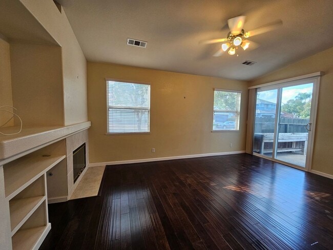 Building Photo - Single story home in Sylvan School District!