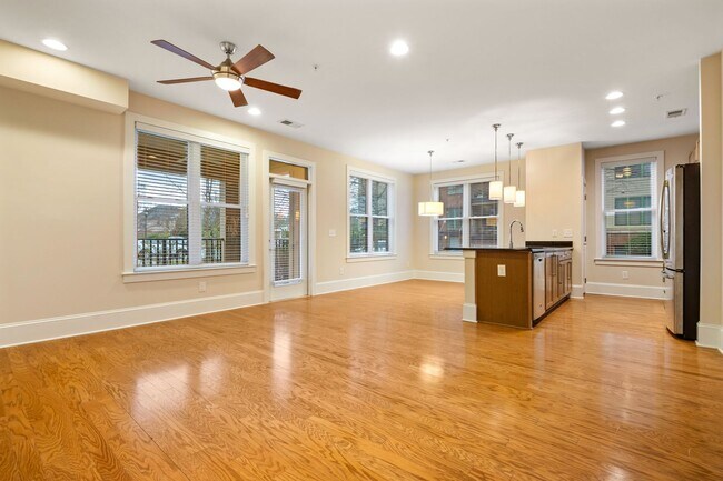 Building Photo - Luxurious 2BR Condo with Fantastic Upgrades!  Pet friendly!