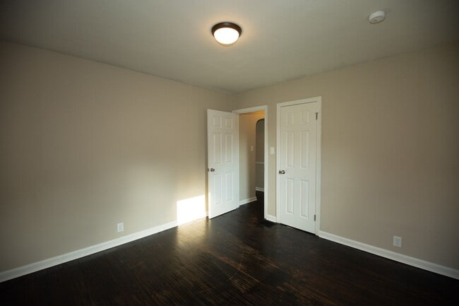 Building Photo - 2 Bed 1 Bath Home located in Warren Township