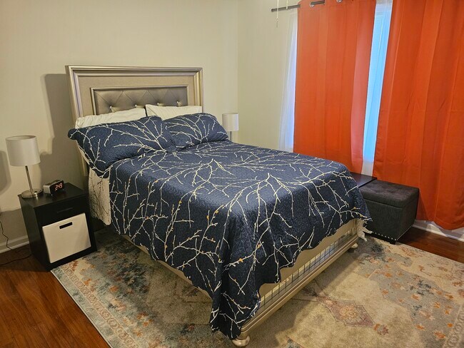 Queen Size Bed - 15 Robbinwood Ter